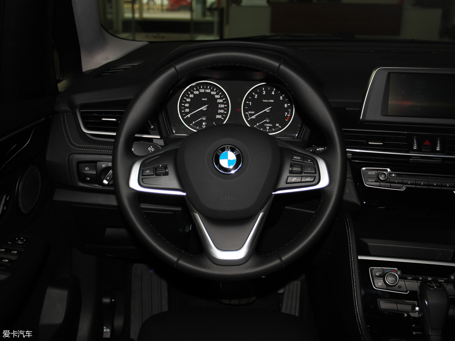 2016R2ϵ܇ 218i \OӋb