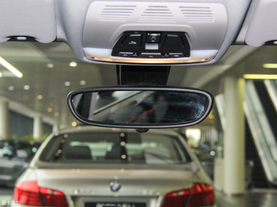 2016R2ϵ܇ 218i \OӋb