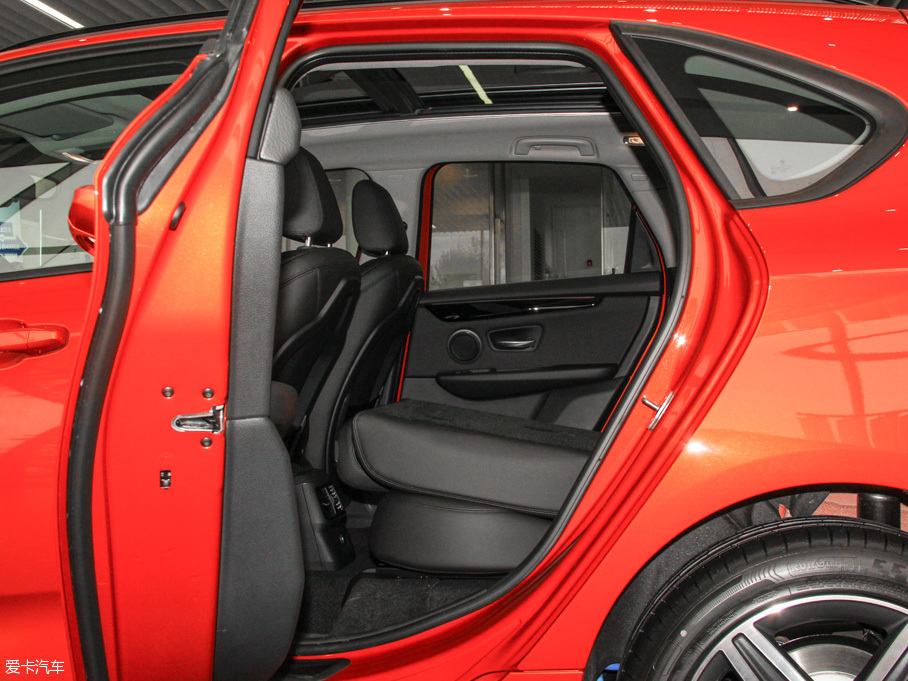 2016R2ϵ܇ 218i \OӋb