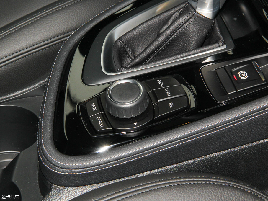 2016R2ϵ܇ 218i \OӋb