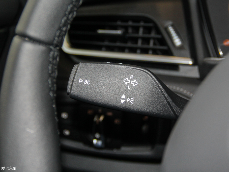 2016R2ϵ܇ 218i \OӋb