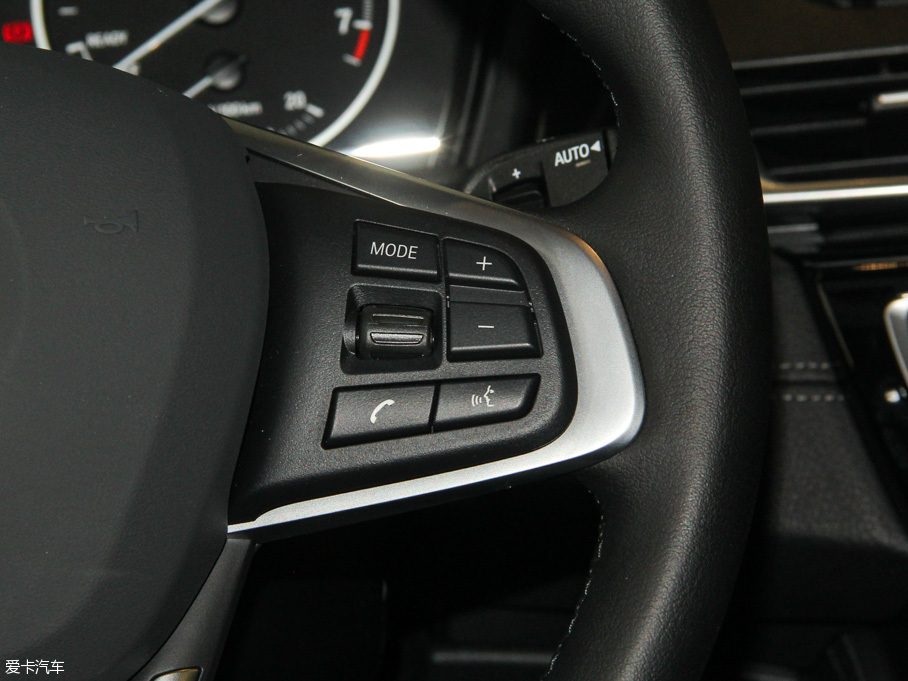 2016R2ϵ܇ 218i \OӋb