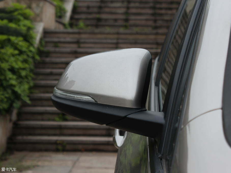 2016R2ϵ܇ 220i AOӋb