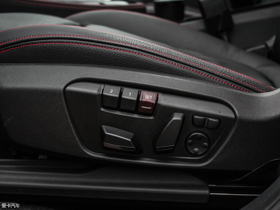 2016R2ϵ܇ 220i AOӋb