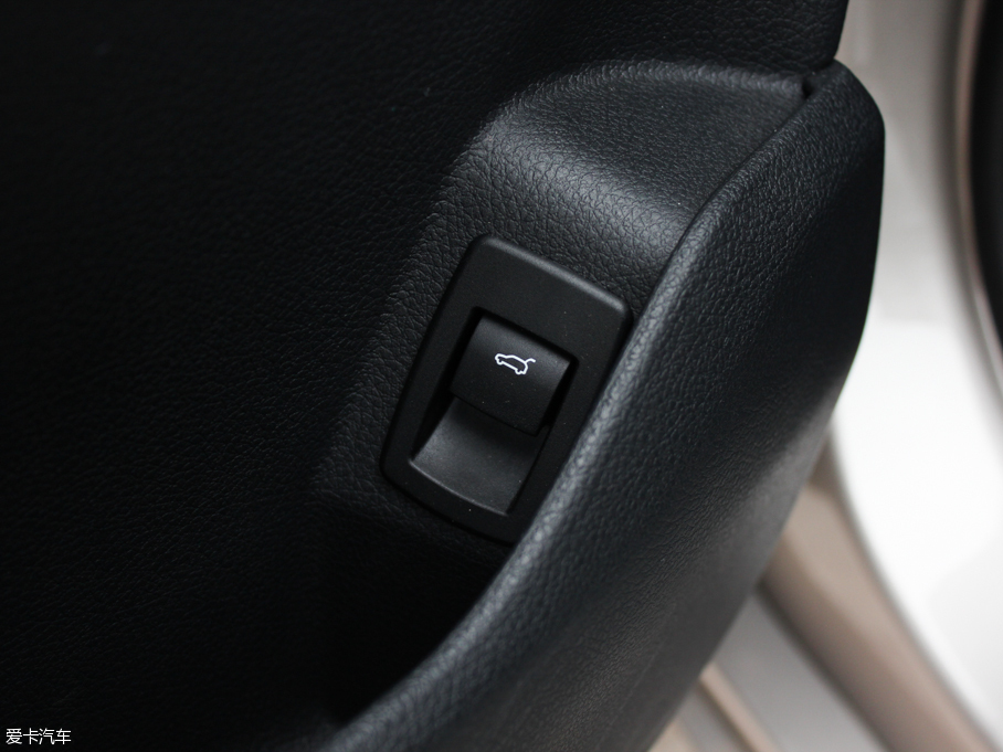 2016R2ϵ܇ 220i AO(sh)Ӌb