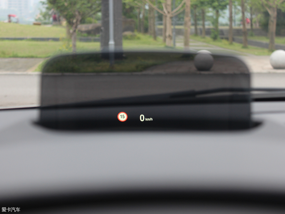 2016R2ϵ܇ 220i AOӋb