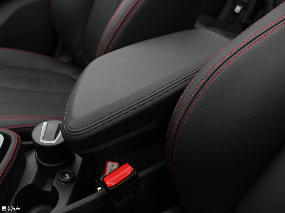 2016R2ϵ܇ 220i AOӋb