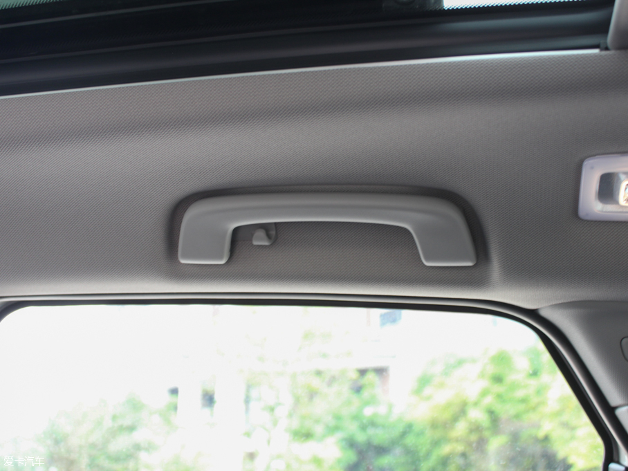 2016R2ϵ܇ 220i AOӋb