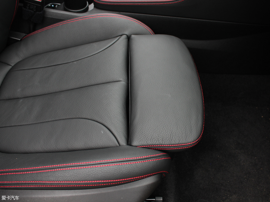 2016R2ϵ܇ 220i AOӋb