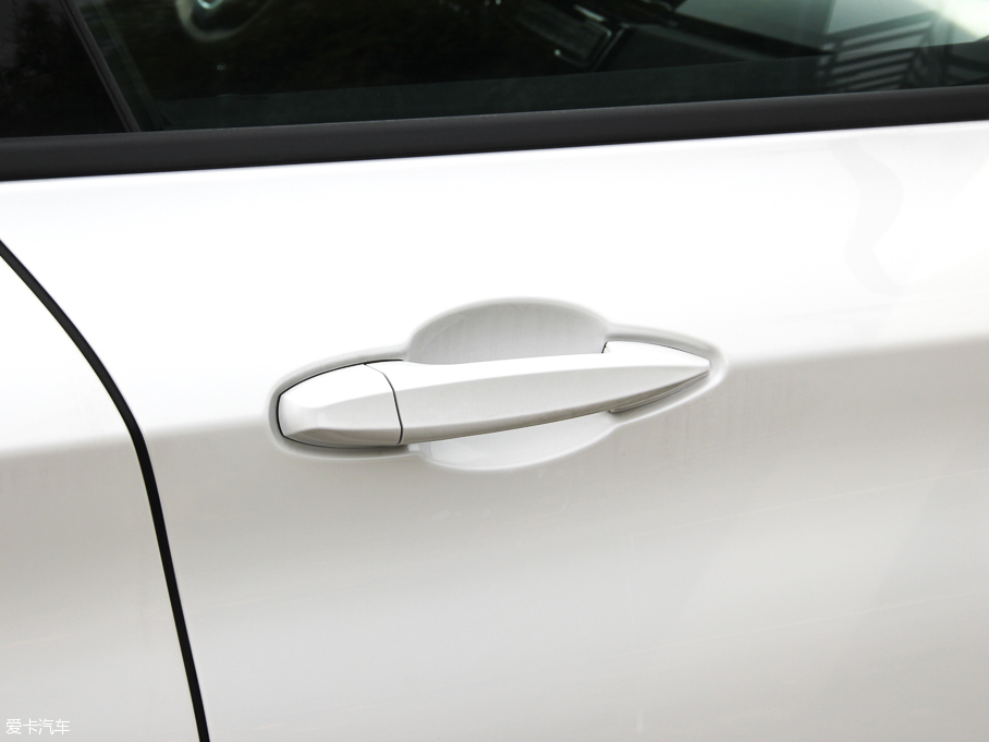 2016��R2ϵ����܇ 218i �r����