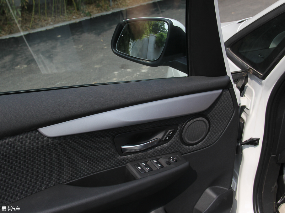 2016R2ϵ܇ 218i r(sh)