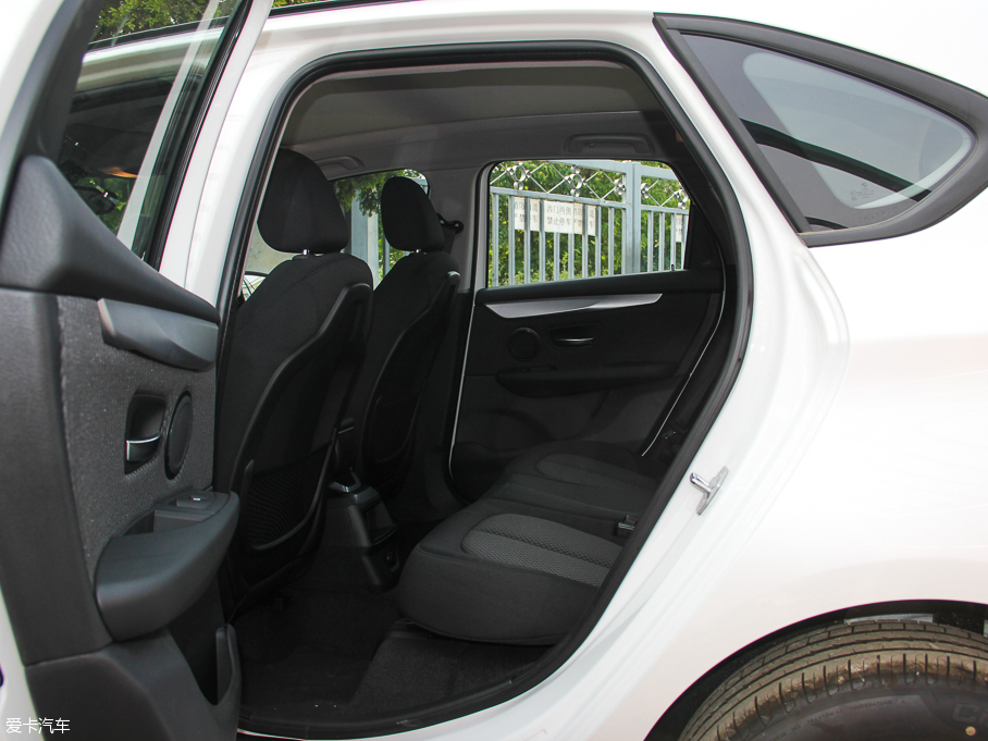 2016��R2ϵ����܇ 218i �r����