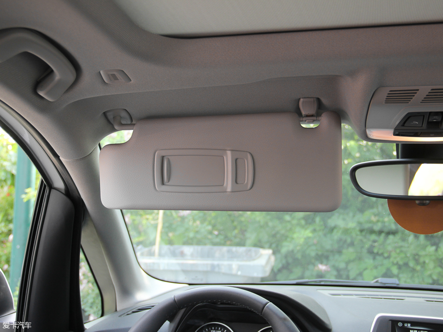 2016��R2ϵ����܇ 218i �r����