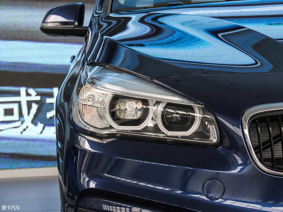 2016��R2ϵ����܇ 218i �I����