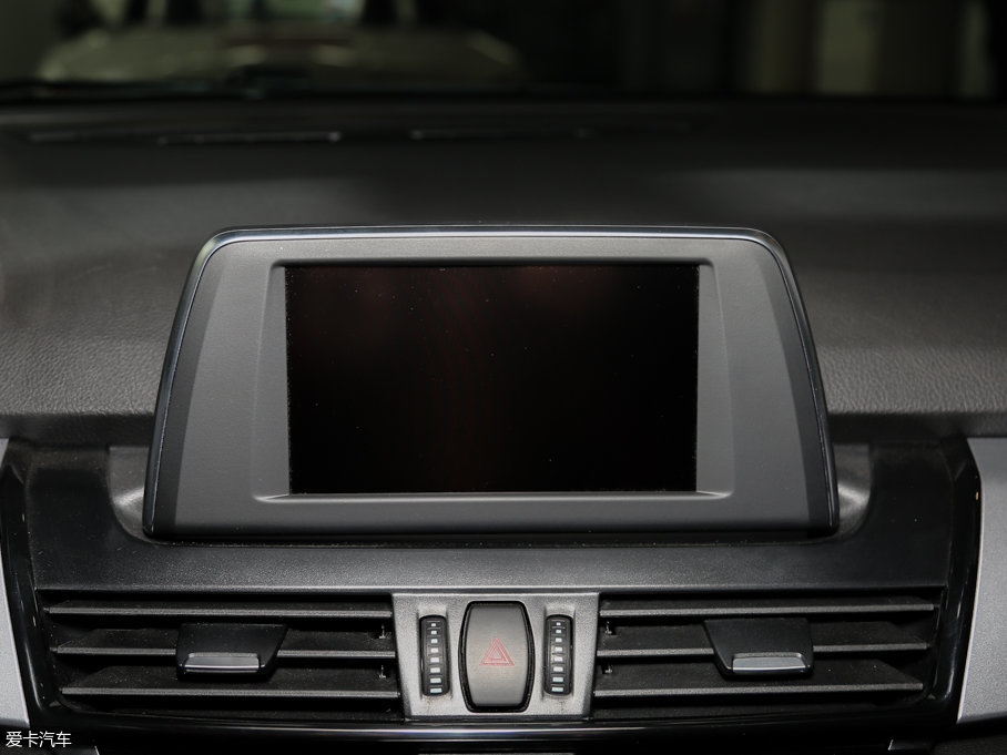 2016��R2ϵ����܇ 218i �I����