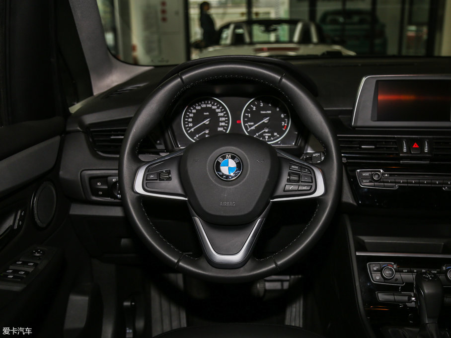 2016��R2ϵ����܇ 218i �I(l��ng)����