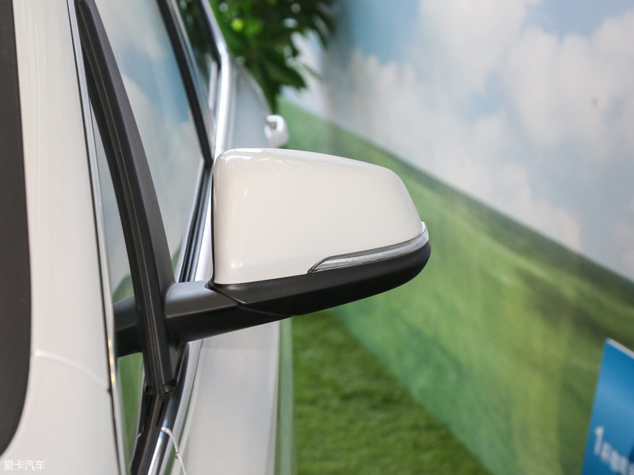 2016R2ϵ܇ 218i \OӋb