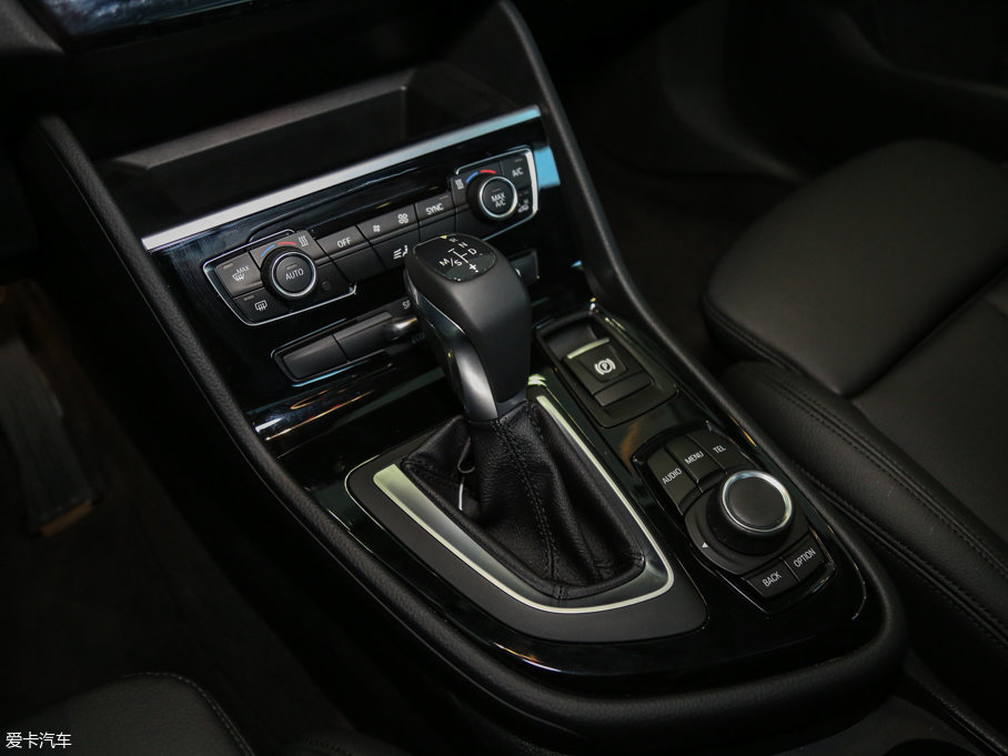 2016R2ϵ܇ 218i \OӋb