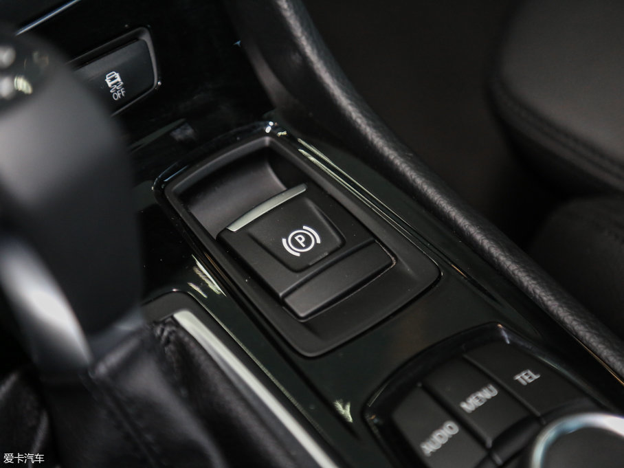 2016R2ϵ܇ 218i \OӋb