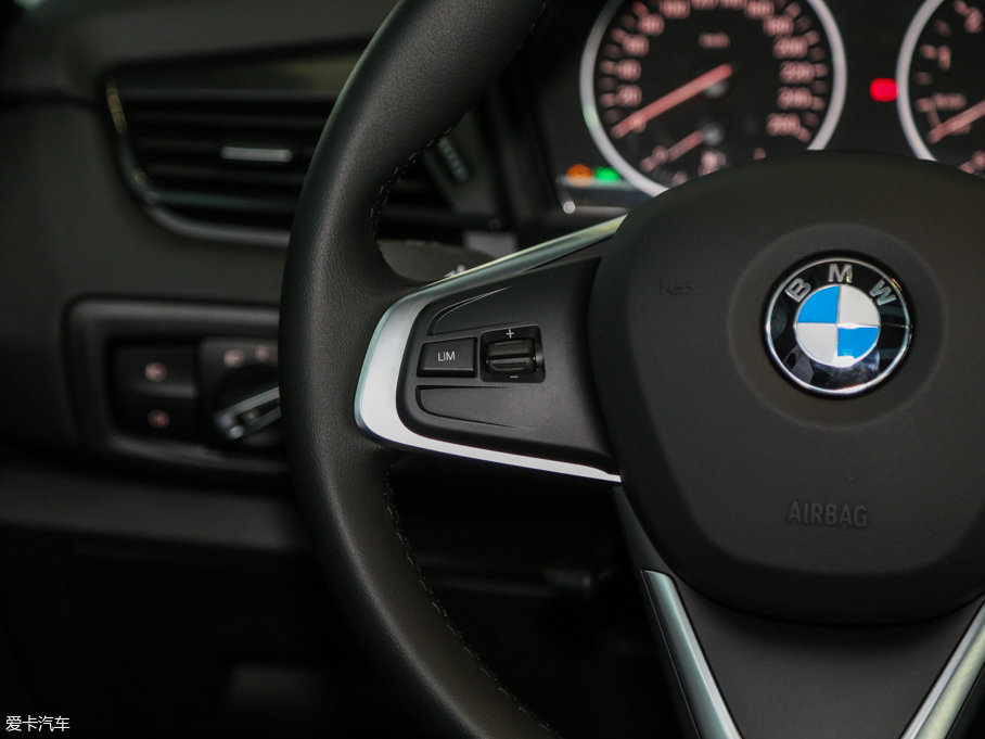 2016R2ϵ܇ 218i \OӋb