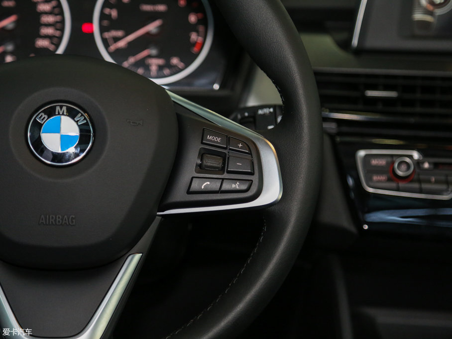 2016R2ϵ܇ 218i \OӋb