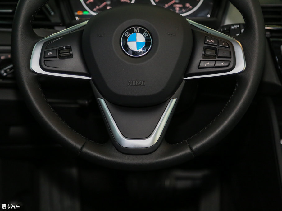 2016R2ϵ܇ 218i \OӋb