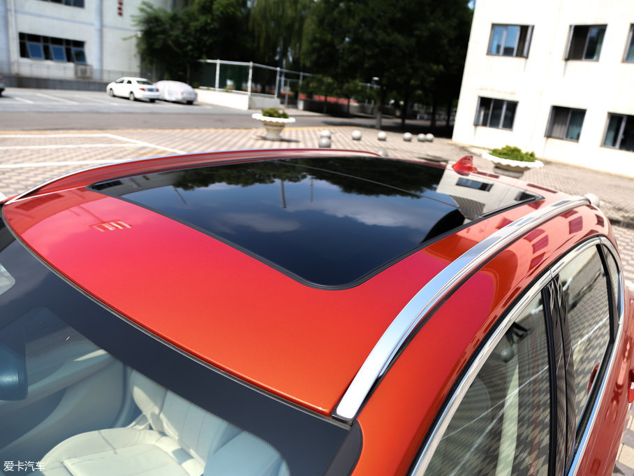 2016R2ϵ܇ 220i AOӋb