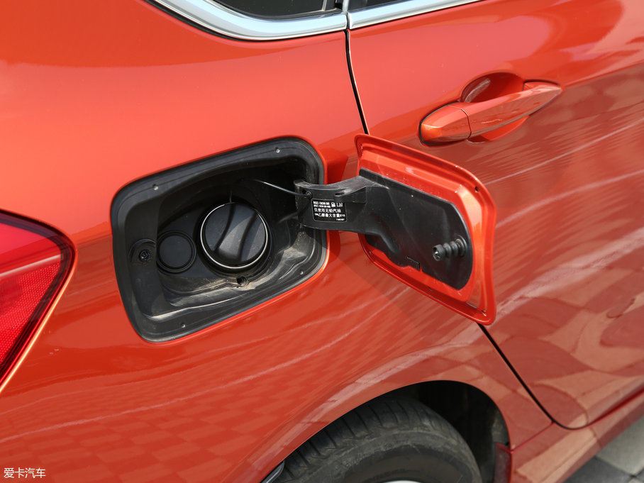 2016R2ϵ܇ 220i AOӋb