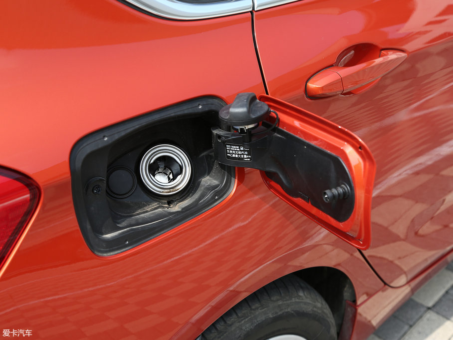 2016R2ϵ܇ 220i AOӋb