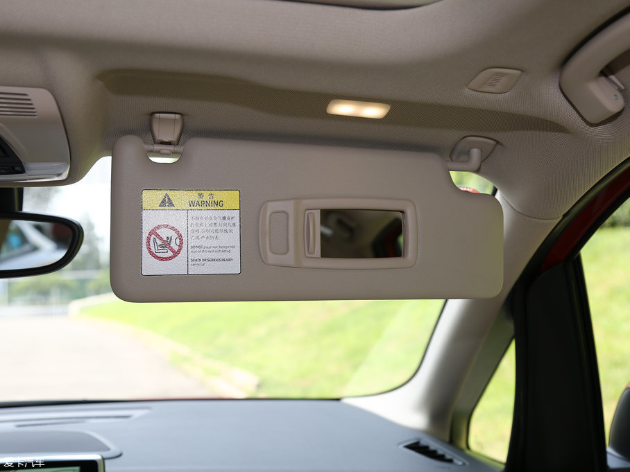 2016R2ϵ܇ 220i AOӋb