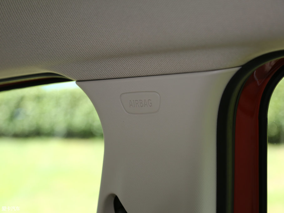 2016R2ϵ܇ 220i AOӋb