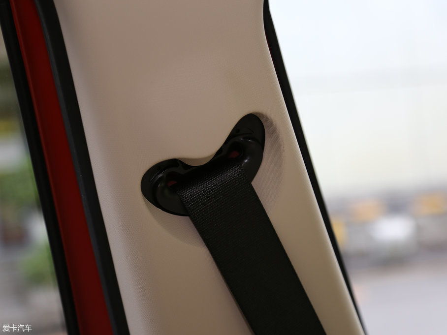 2016R2ϵ܇ 220i AOӋb