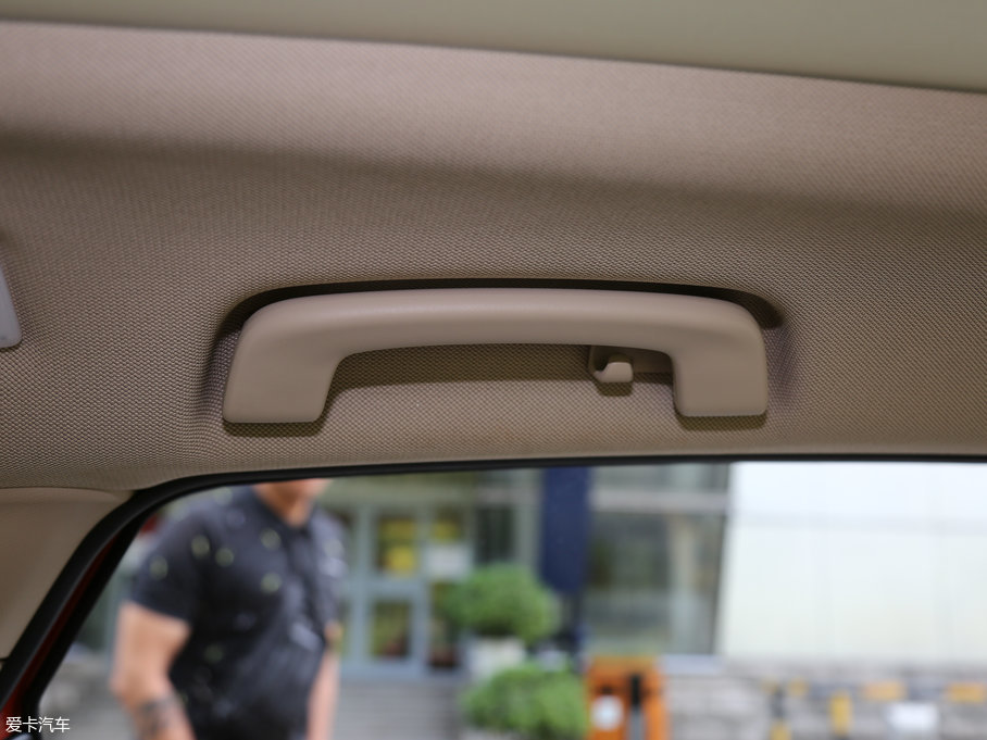 2016R2ϵ܇ 220i AO(sh)Ӌb