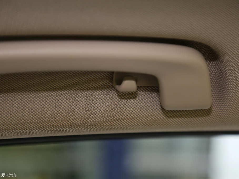 2016R2ϵ܇ 220i AOӋb