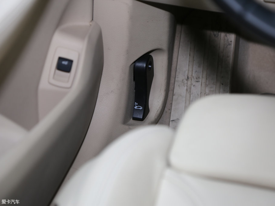 2016R2ϵ܇ 220i AOӋb