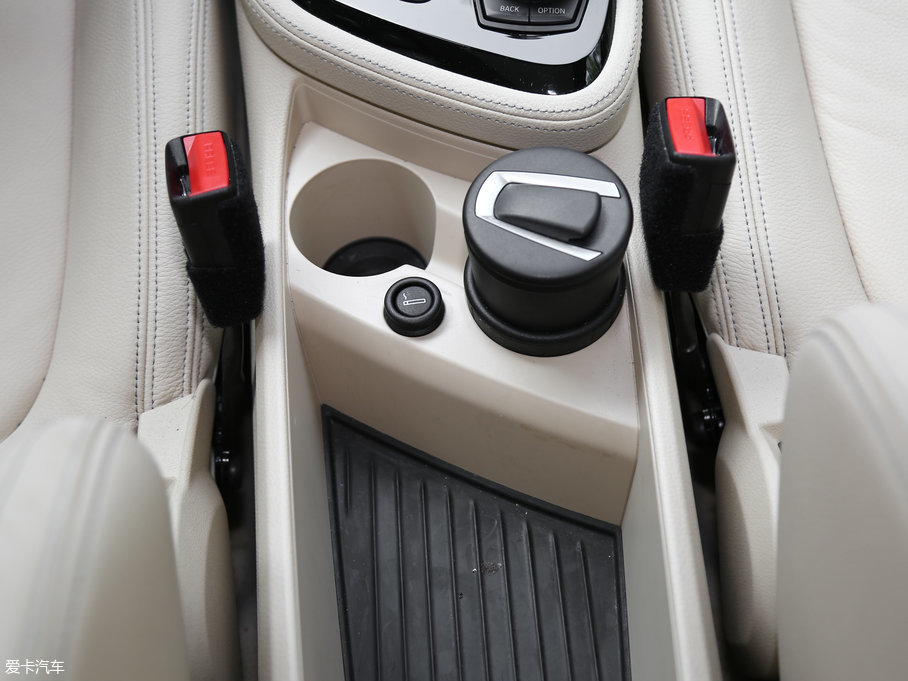 2016R2ϵ܇ 220i AOӋb