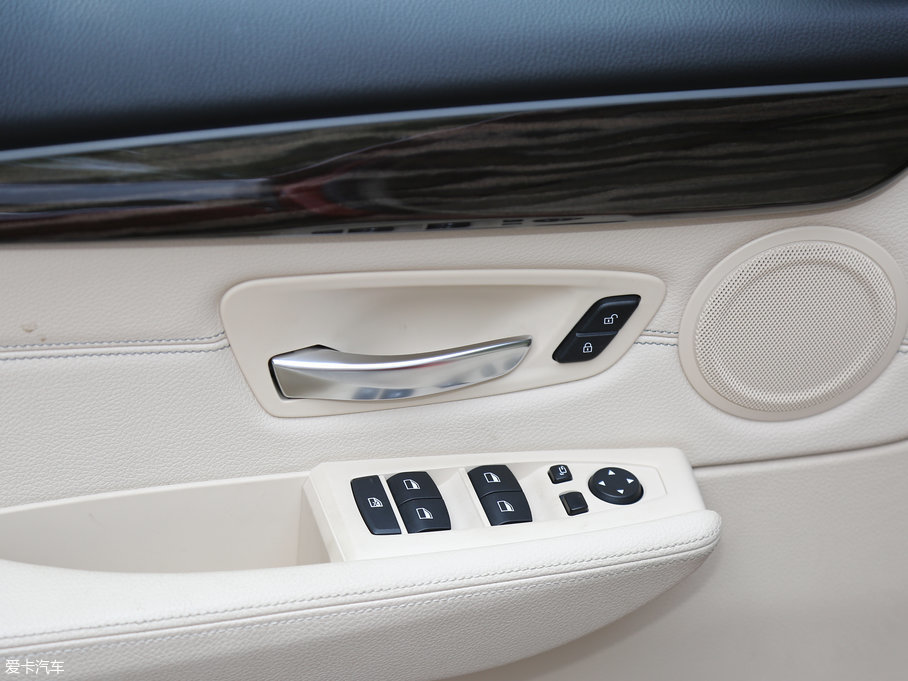 2016R2ϵ܇ 220i AOӋb