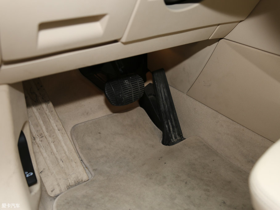 2016R2ϵ܇ 220i AOӋb