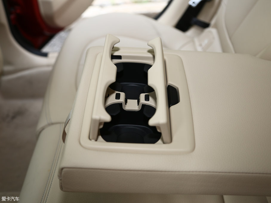 2016R2ϵ܇ 220i AOӋb