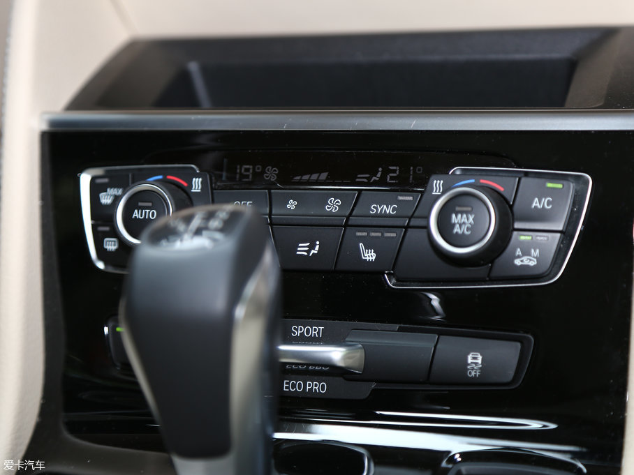 2016R2ϵ܇ 220i AOӋb