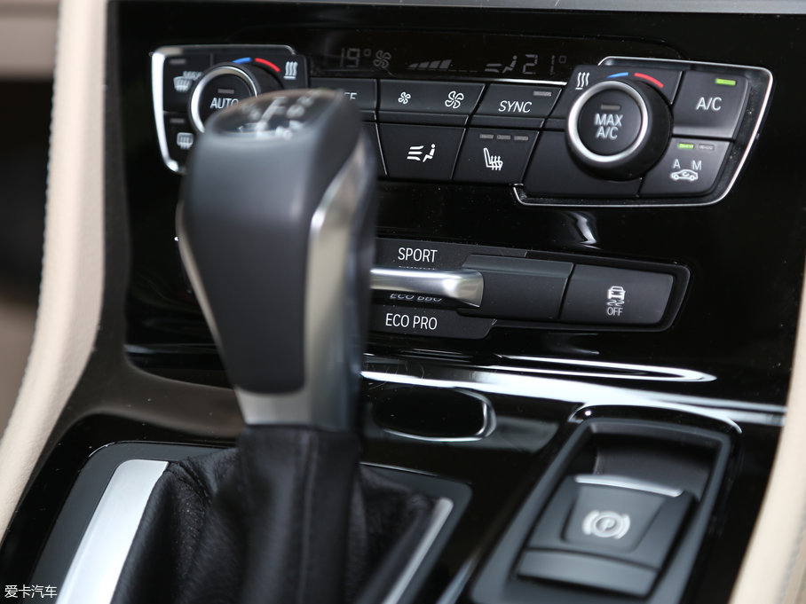 2016R2ϵ܇ 220i AOӋb