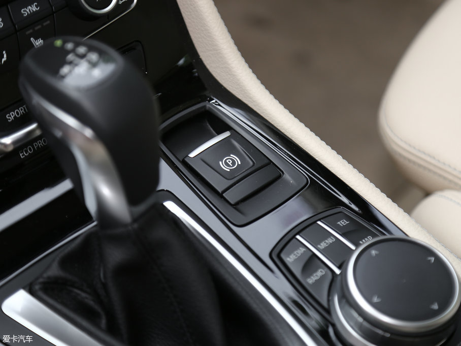 2016R2ϵ܇ 220i AOӋb