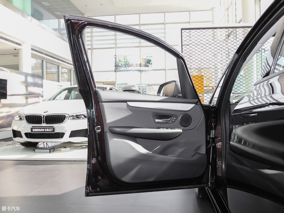 2016��R2ϵ����܇ 218i �I����