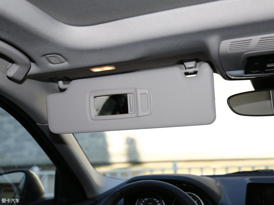 2017R1ϵ 118i OӋb