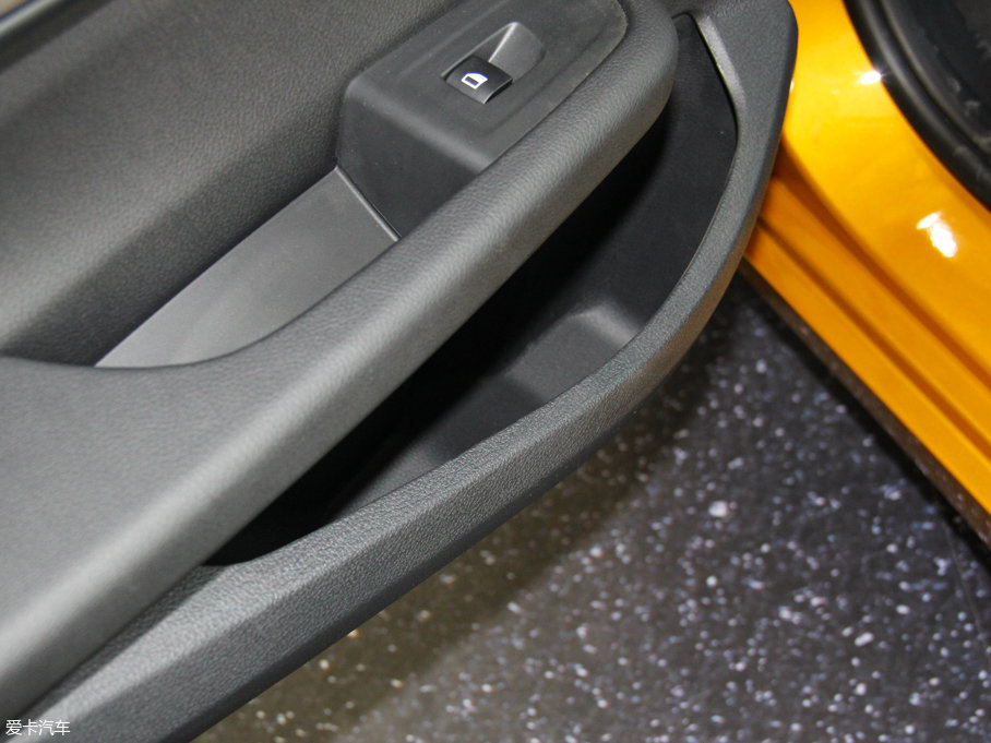 2017R1ϵ 118i OӋb