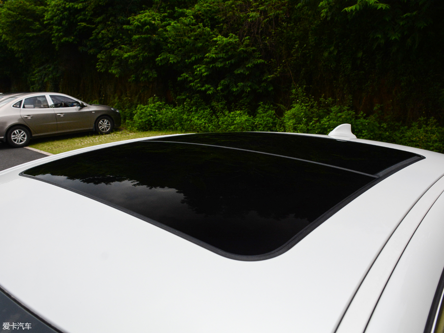 2017R1ϵ 118i OӋb