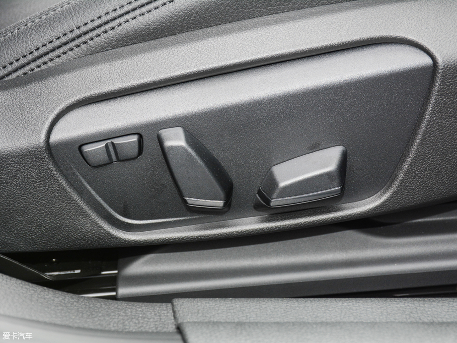 2017R1ϵ 118i OӋb