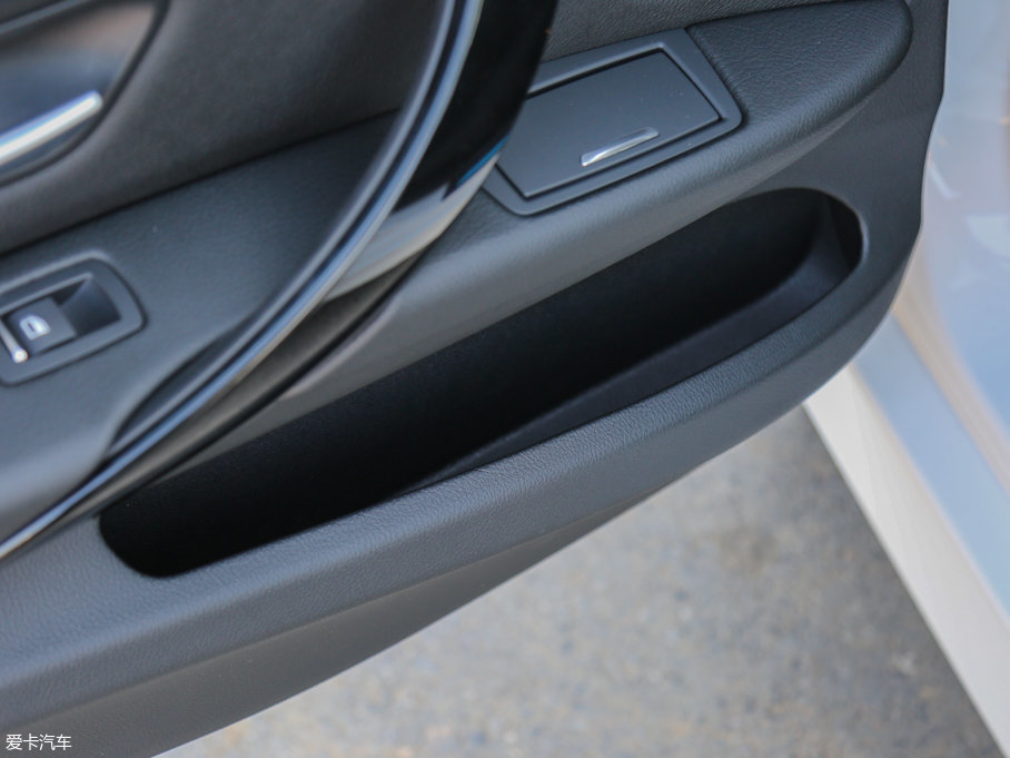 2017R3ϵ 320Li M\