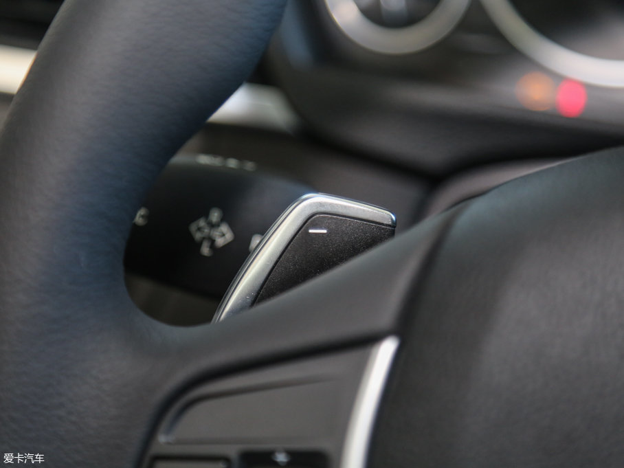 2017R3ϵ 320Li M\