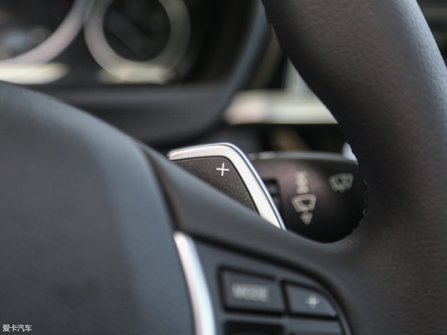 2017R3ϵ 320Li M\